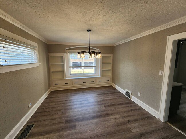 Building Photo - Newly Renovated 3-Bedroom Property in Prim...