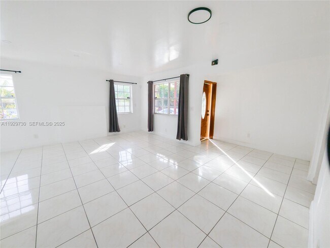 Building Photo - 3623 SW 5th Terrace