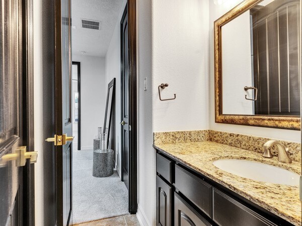 Building Photo - 2523 Watts St