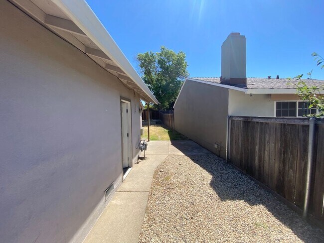 Building Photo - 4013 Andedon Cir