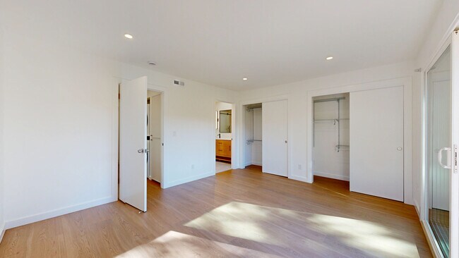 Building Photo - 50 Corte Real