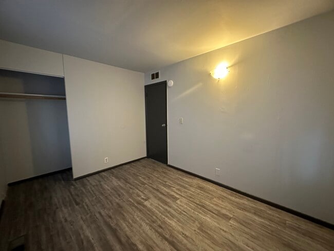 Building Photo - 802 Knollcrest Dr