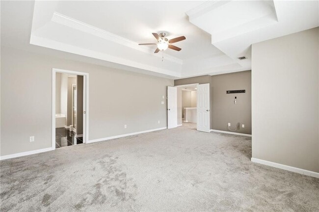 Building Photo - 310 Stoneleigh Dr SW