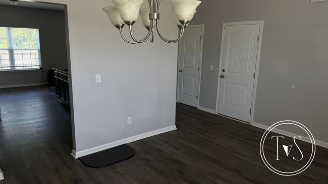 Building Photo - SPRING MOVE-IN SPECIAL and RATE DROP ALERT...