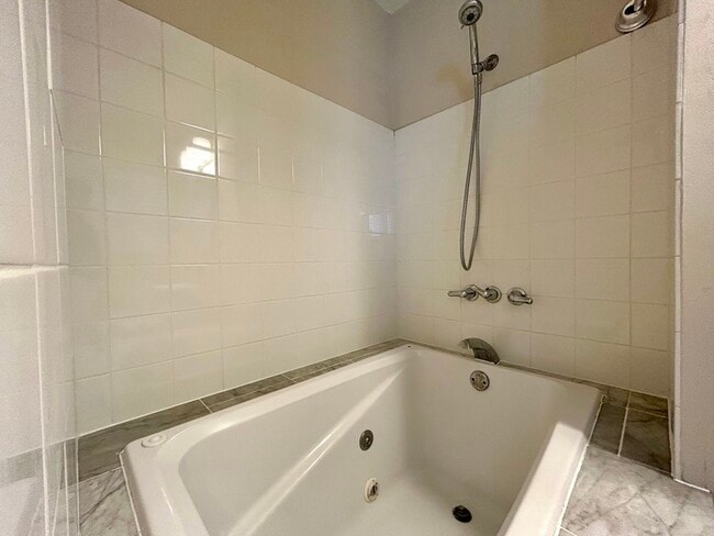 Building Photo - 900 Stanfield Dr