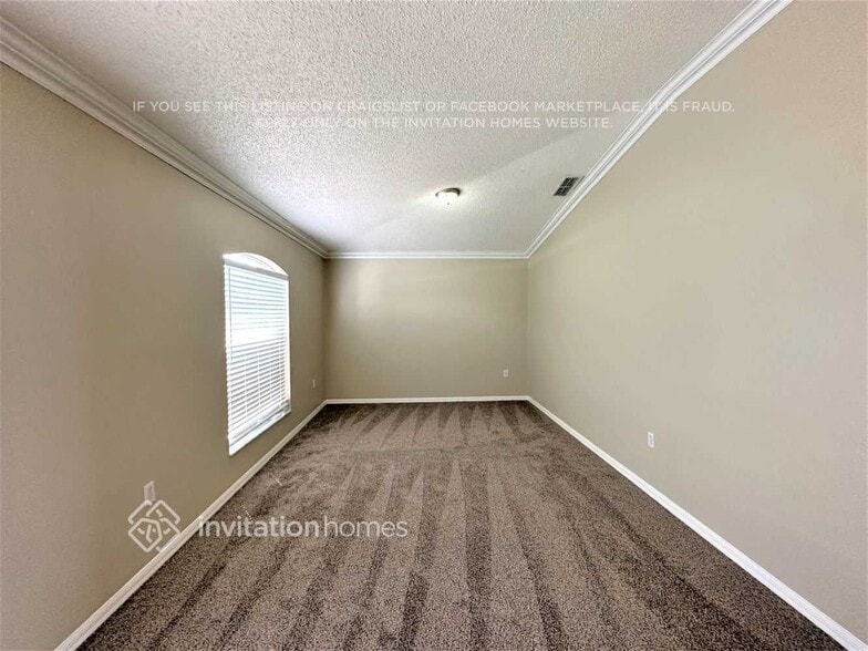 Building Photo - 702 4th Ave N