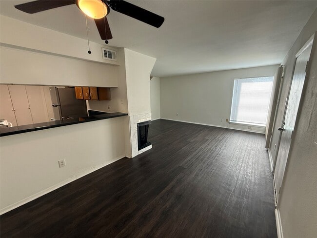 Building Photo - 8050 Sands Point Dr