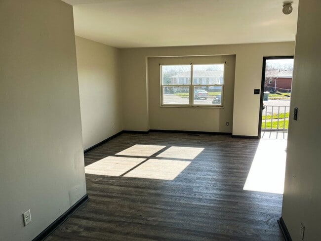 Building Photo - Charming South Columbus Home with Deck, Garage & Modern Upgrades