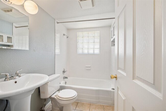 Building Photo - 5504 Coventry Ln