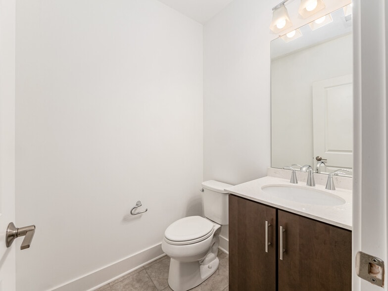 Building Photo - 766 N 6th St