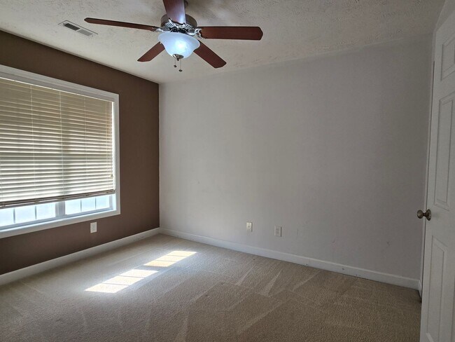 Building Photo - 197 Rolling Stone Ct