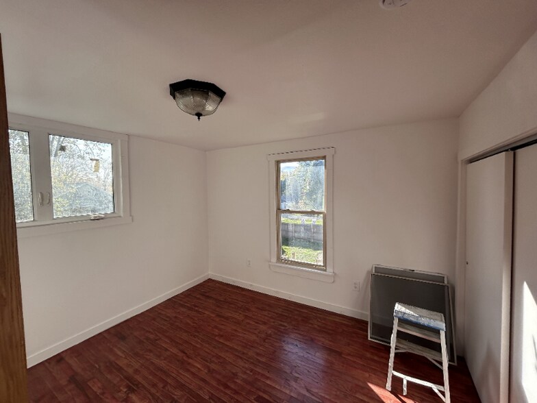 Building Photo - 833 Garfield Ave