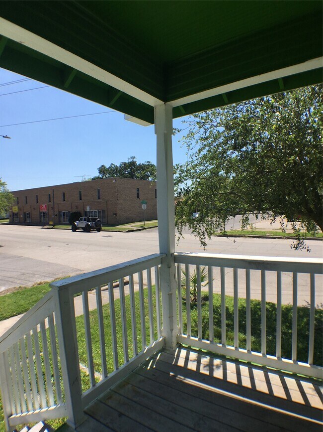 Building Photo - 3828 Avenue M 1/2