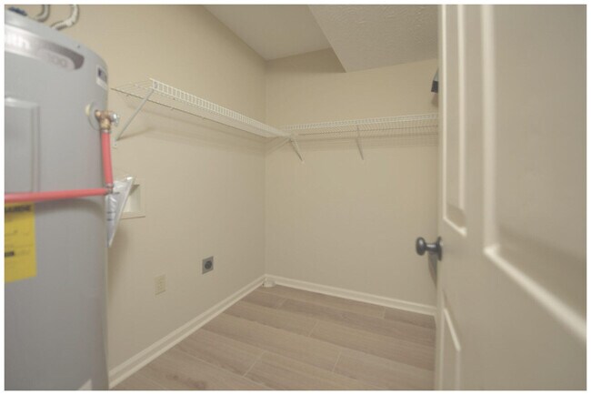 Building Photo - 73 Forest Hill Dr