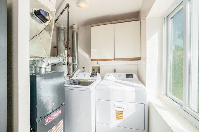 Building Photo - Fantastic House In Desirable Englewood Neighborhood