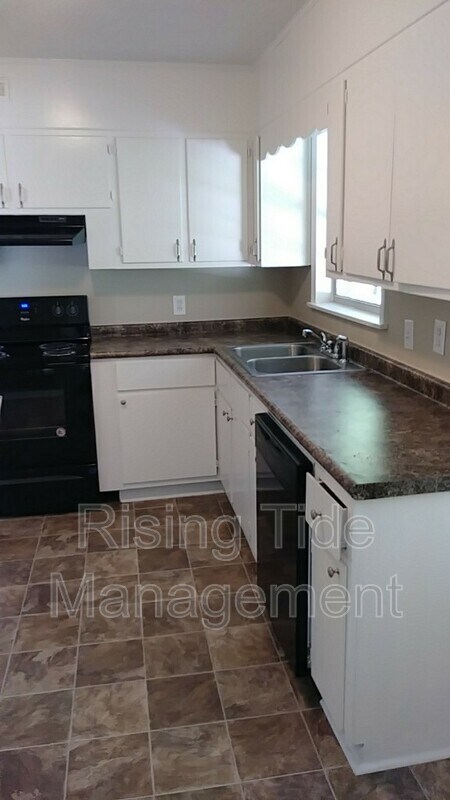 Building Photo - 816 Hillview Dr