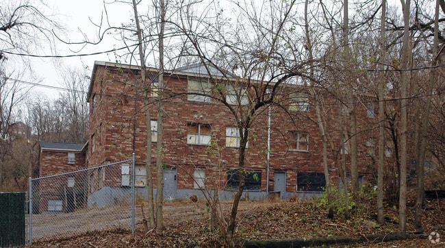 Building Photo - Gilman Gardens Apartments