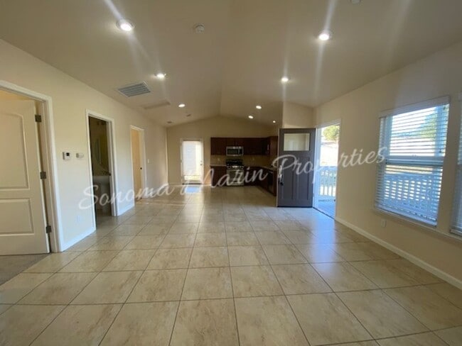 Building Photo - ~ Country Home ~ 2 Bedrooms & 2 Full Bathrooms with Attached Garage ~ Gated Community