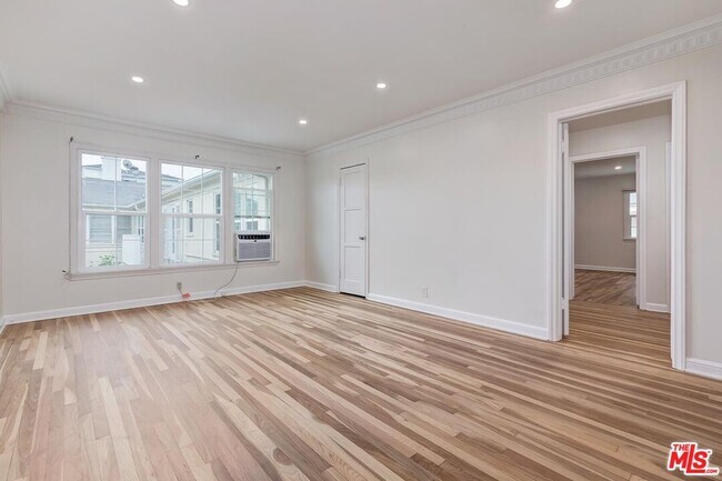 Building Photo - 405-404 Shirley Pl