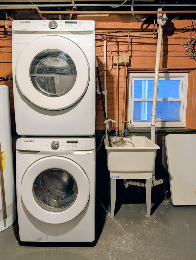 Building Photo - 3334 S May St