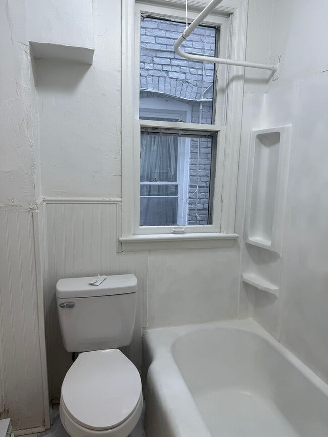 Building Photo - 269 W Cottage Pl