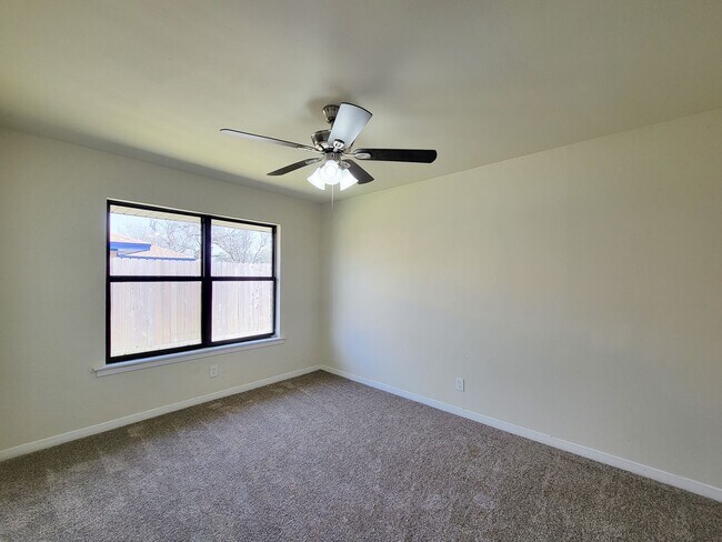 Building Photo - BEAUTIFUL REMODELED 4 BEDROOM 2 BATH HOME IN LAKE JACKSON, TEXAS