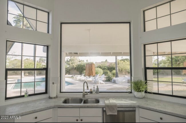 Building Photo - 6427 W Wethersfield Rd