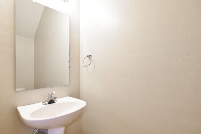 Building Photo - Wood's Edge South Townhouse – 2BR/2BA with Over 1,000 Sq. Ft. | Pet Friendly & Prime Location!