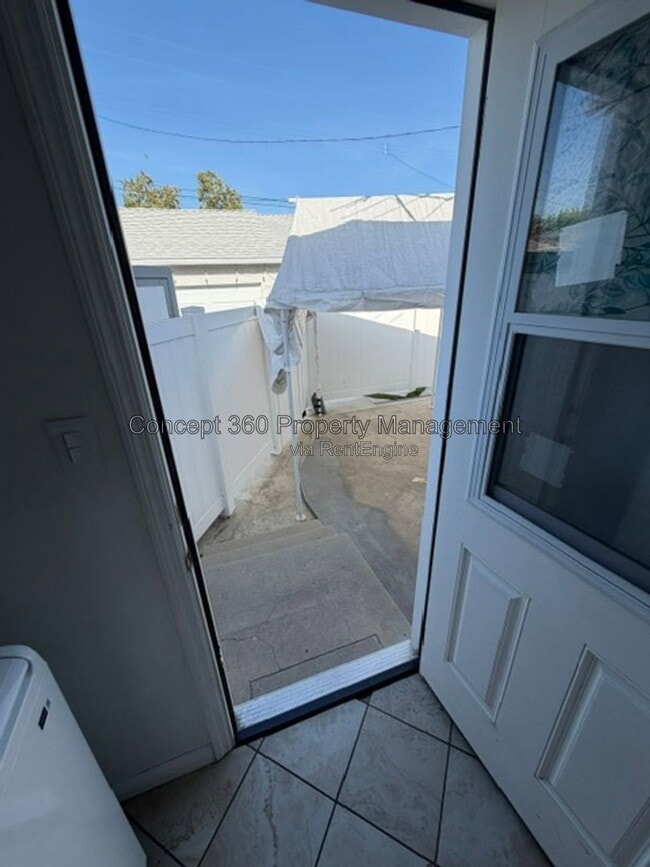 Building Photo - 5029 Fidler Ave