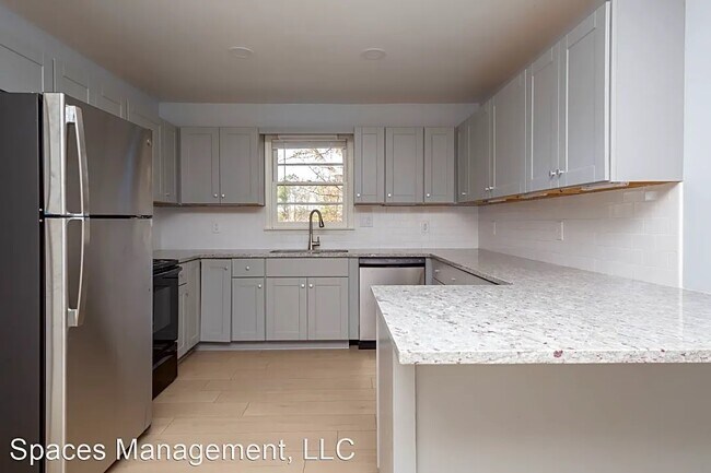 Building Photo - 7 Hickory Ln