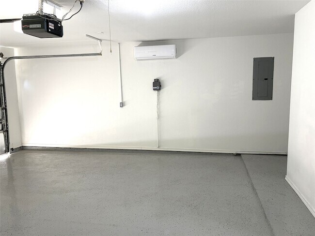 Building Photo - 1310 McAnear Ct
