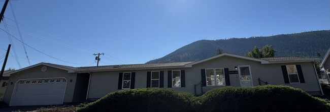 Building Photo - Riverfront 3BD/2BA Home