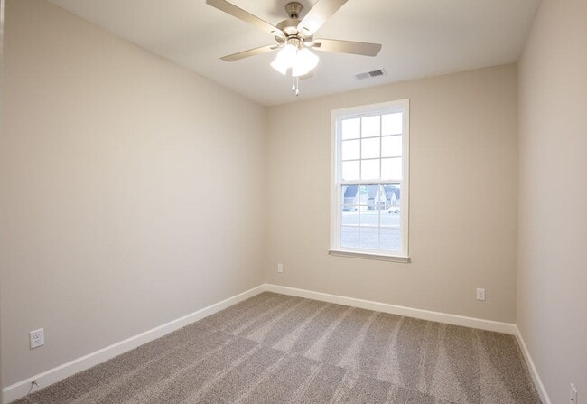 Building Photo - LakesideCv5428