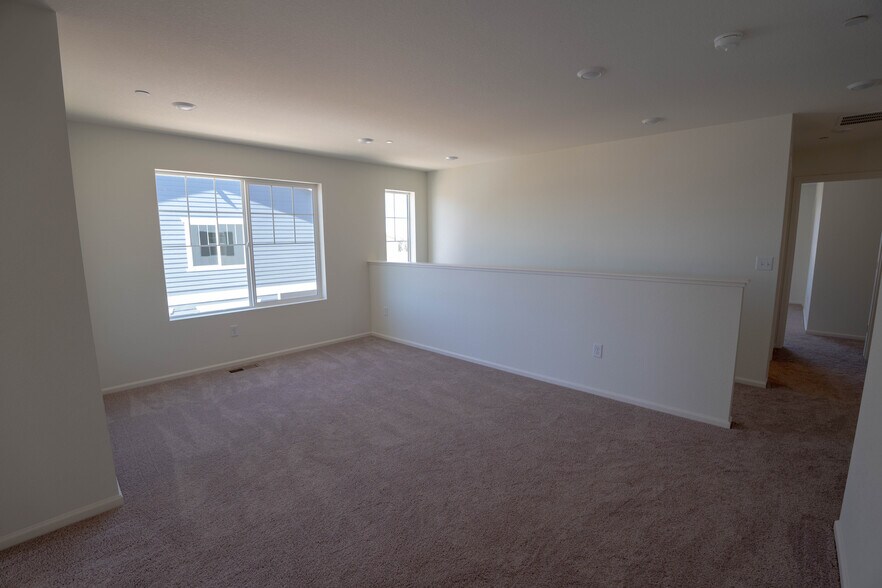 Building Photo - 280 Nighthawk St