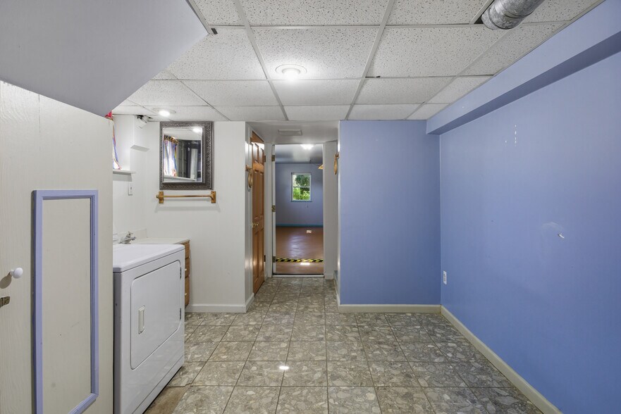 Building Photo - 2050 S Wagner Rd