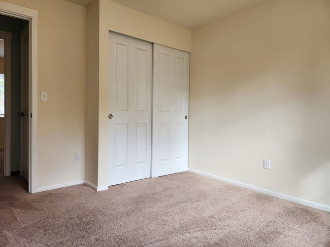 Building Photo - Desirable Home Located In Silverdale