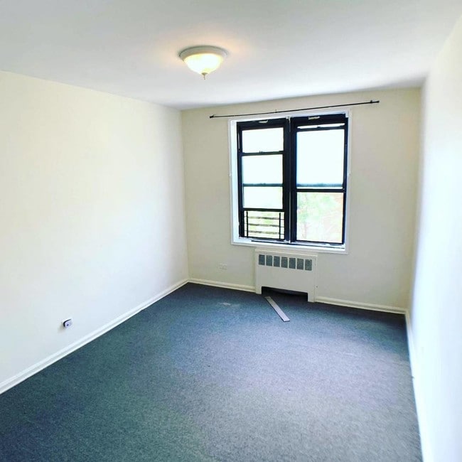 Building Photo - 2620 Ocean Pkwy