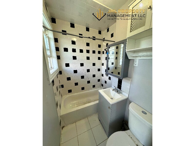 Building Photo - 321 Union St