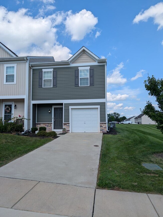 Building Photo - 125 Maple Run Dr