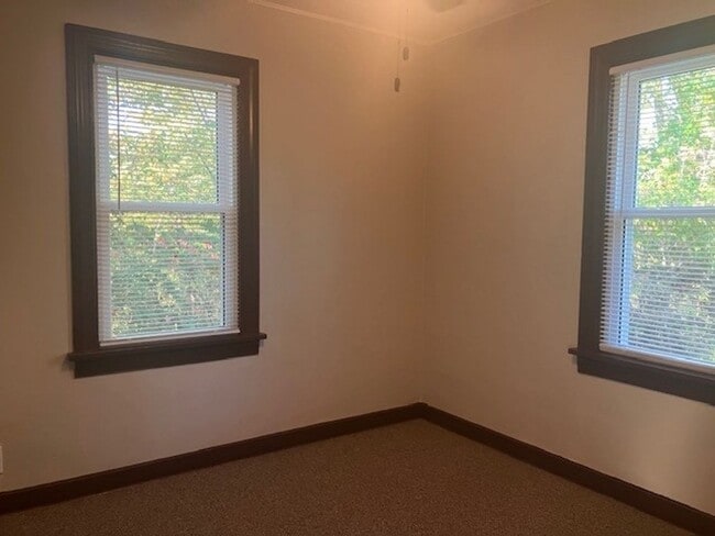 Building Photo - Updated 3 Bedroom - 1 Bath House in Twin Lakes