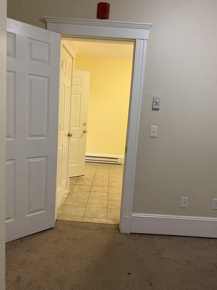 Building Photo - 61 Park Dr