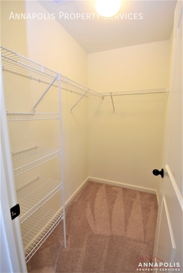 Building Photo - 917 St Martins Loop
