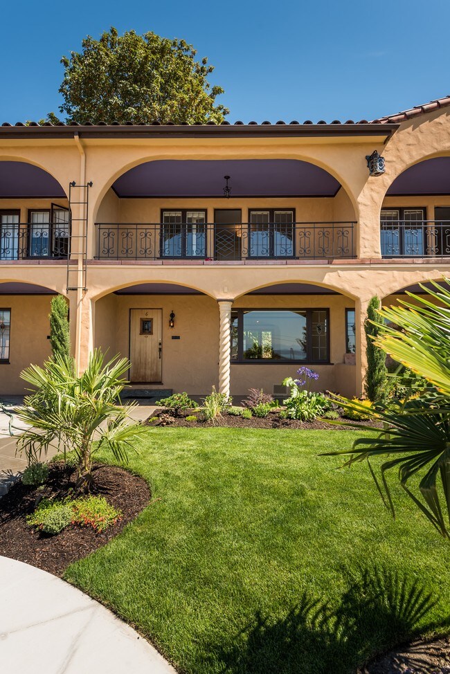 Building Photo - Villa Franca