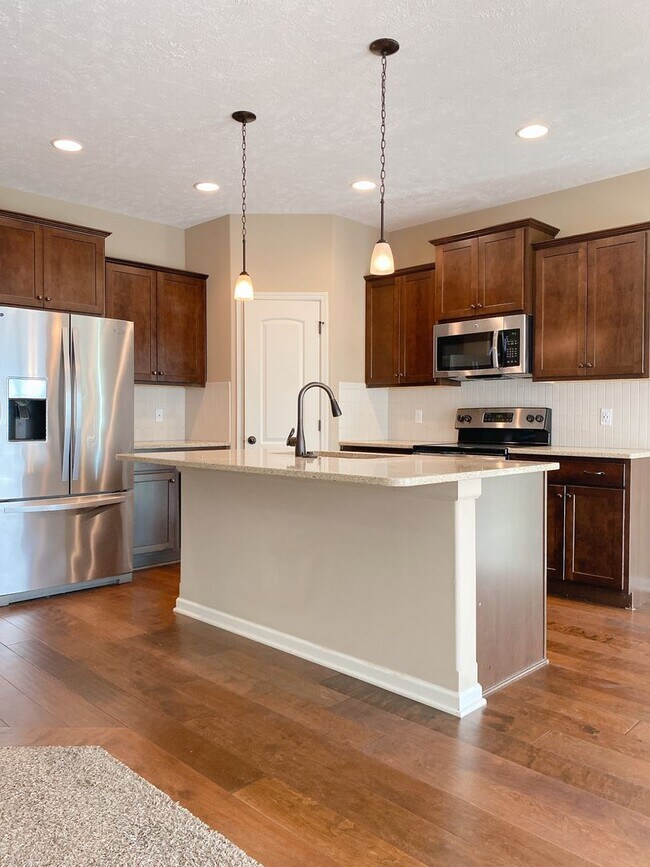 Building Photo - Beautiful & Nearly new SW Chalco area 4 bed Two Story