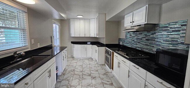 Building Photo - 2645 Valley Ave