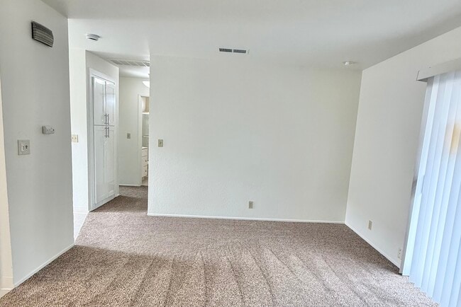 Building Photo - 200 Northwoods Ave