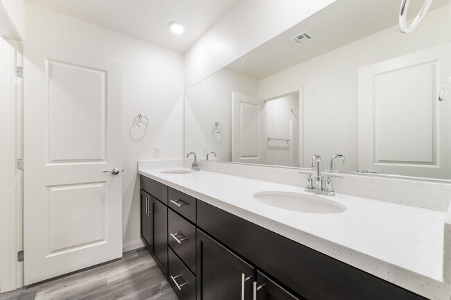 Building Photo - Brand-new 4-bedroom home located in the desirable Cadence master-planned community!