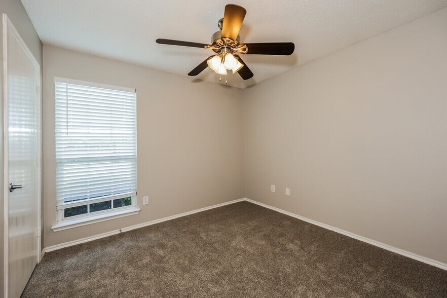 Building Photo - 1711 Venus Dr W