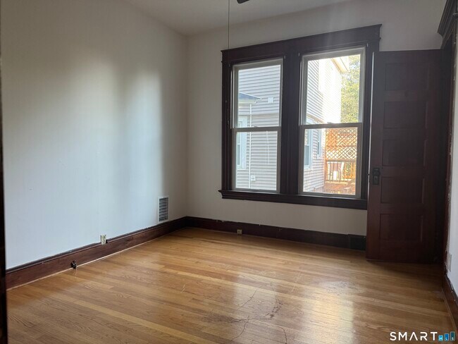Building Photo - 251 Olivia St