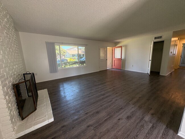 Building Photo - 2244 E Joana Dr